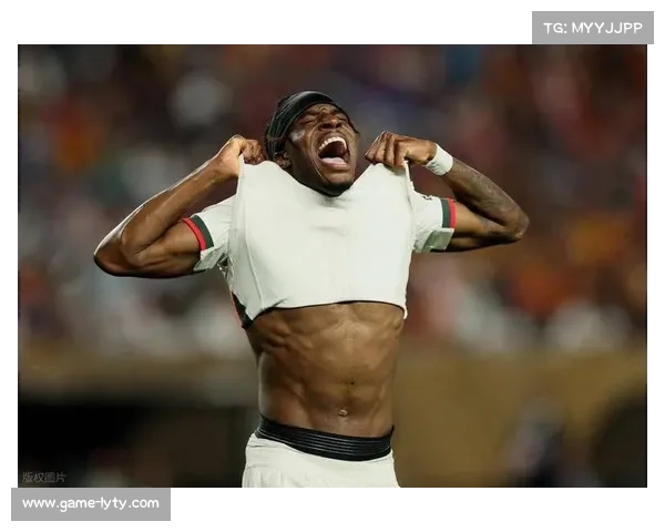 萨卡热身受伤意外退场，马杜埃凯仅五分钟准备时间即登场